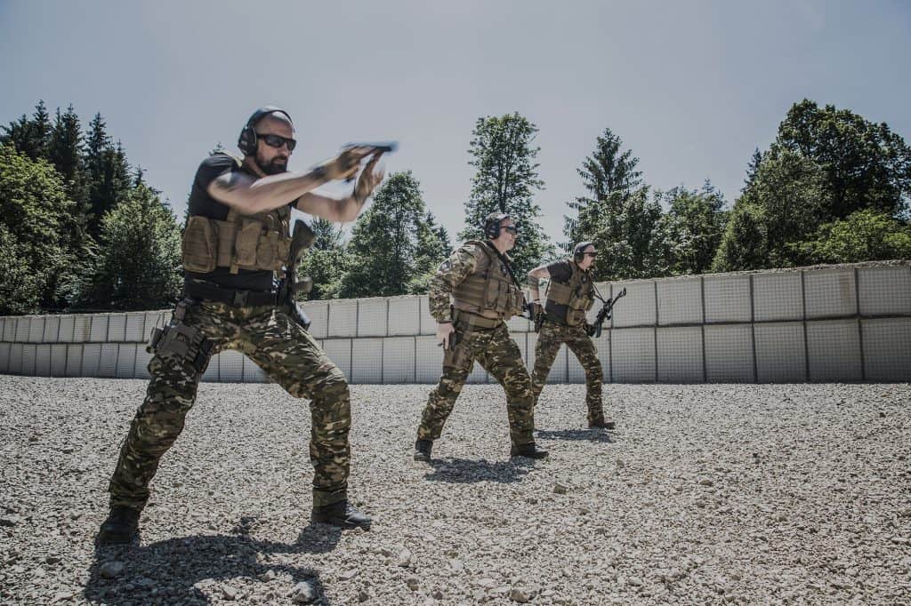 Taktisches Schießen Gewehr & Pistole
