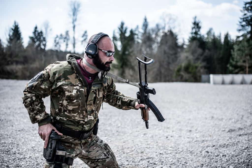 Taktisches Schießen Gewehr & Pistole